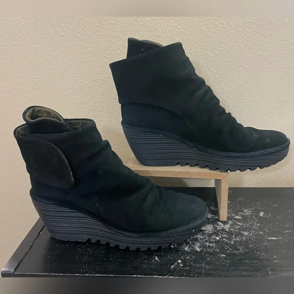 Fly London Size 37 Booties Suede Wrap Around Wedge Heel Short Black Boots US 6 - Picture 1 of 9